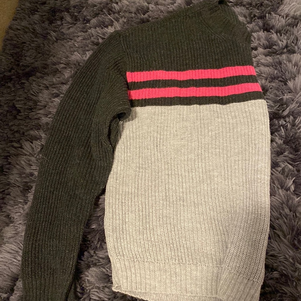 American Eagle Pink and Gray Sweater